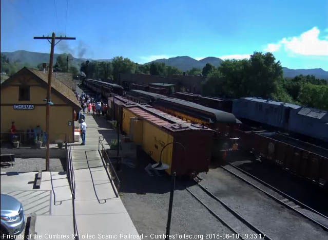 2018-06-10 The 9 car train 216 is now in loading position.jpg