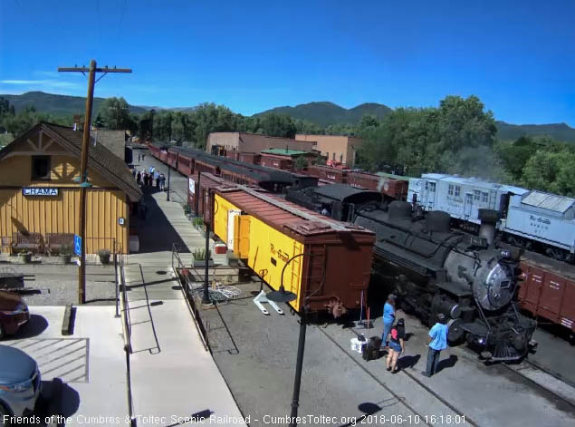 2018-06-10 The 484 is by the depot as it slows to stop.jpg