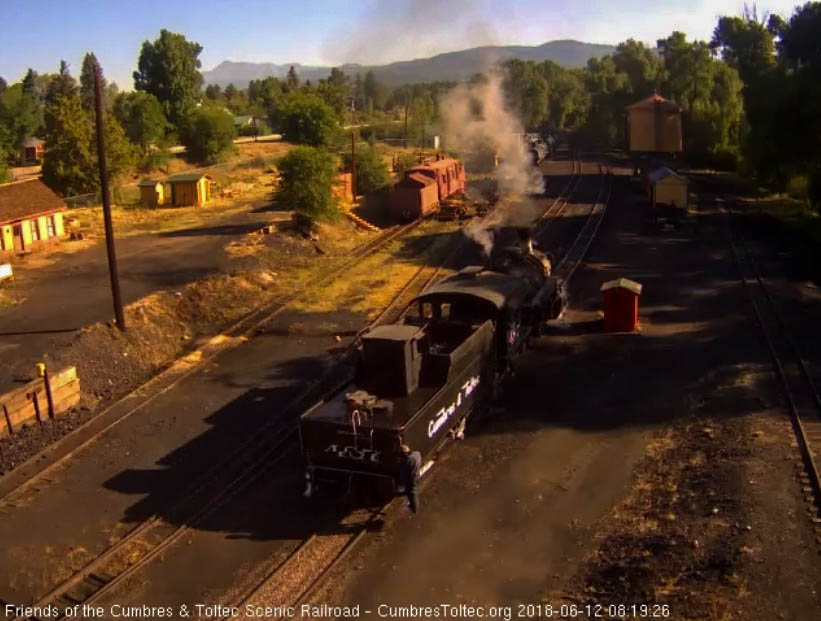 2018-06-12 The 487 backs toward the coal dock lead.jpg