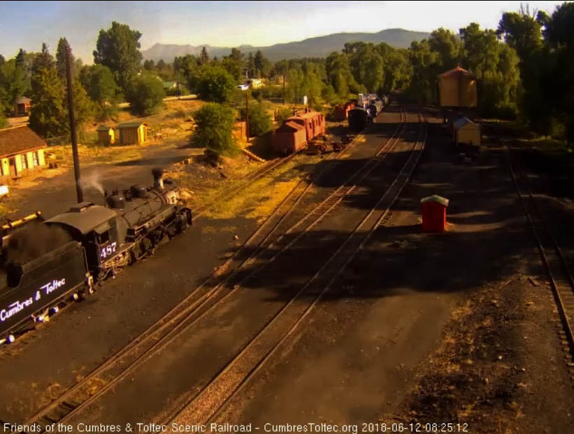 2018-06-12 The loader adds more coal to the bunker of 487.jpg