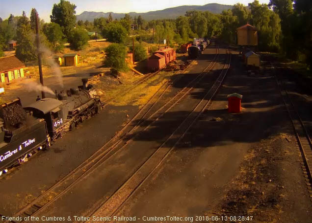 2018-06-13 The loader empties a bucket of coal into the bunker of 484.jpg