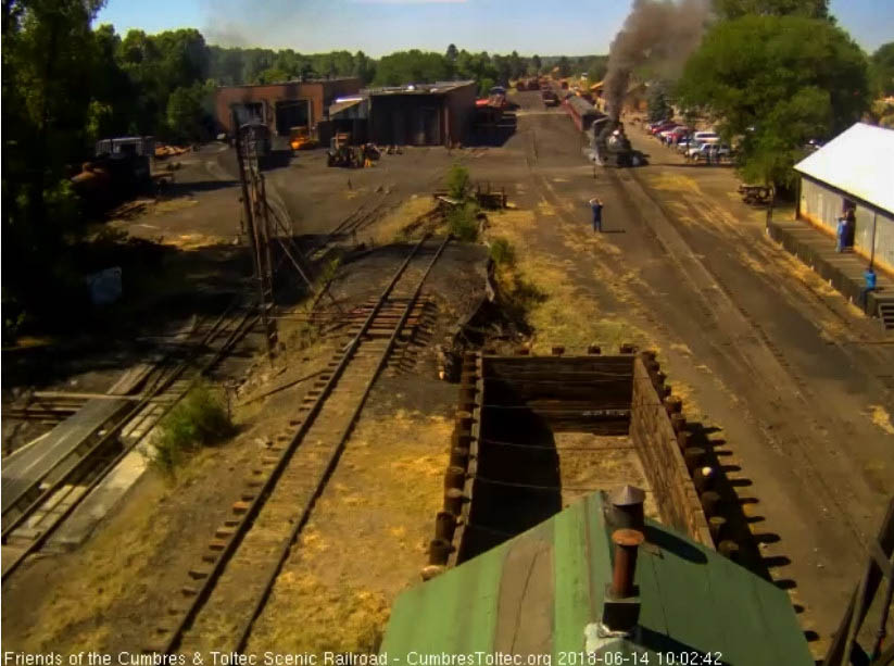 2018-06-14 The 489 gets its 8 car train underway.jpg