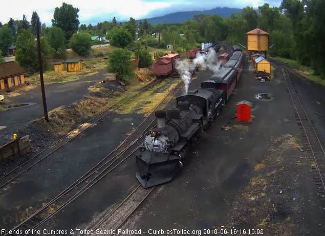 2018-06-16 The 487 is approaching the tipple.jpg
