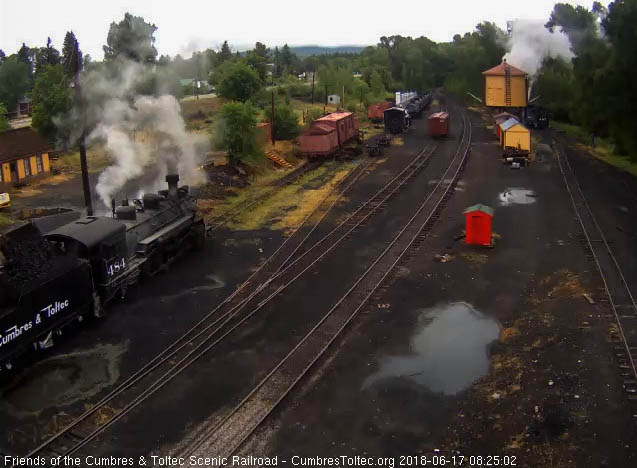 2018-06-17 The loader is adding coal to 484 and 487 has moved to the tank.jpg