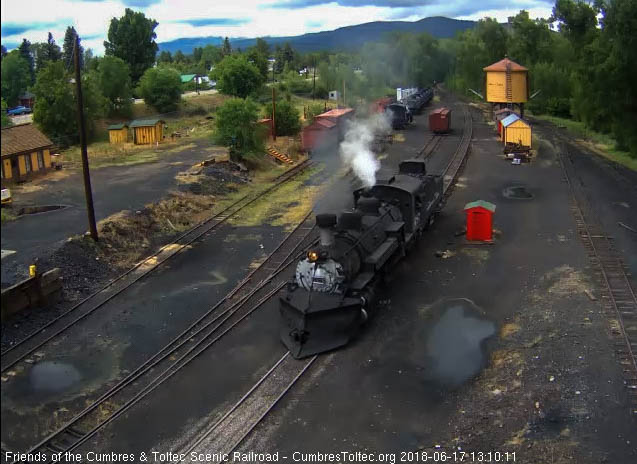 2018-06-17 The 487 comes up to the tipple.jpg