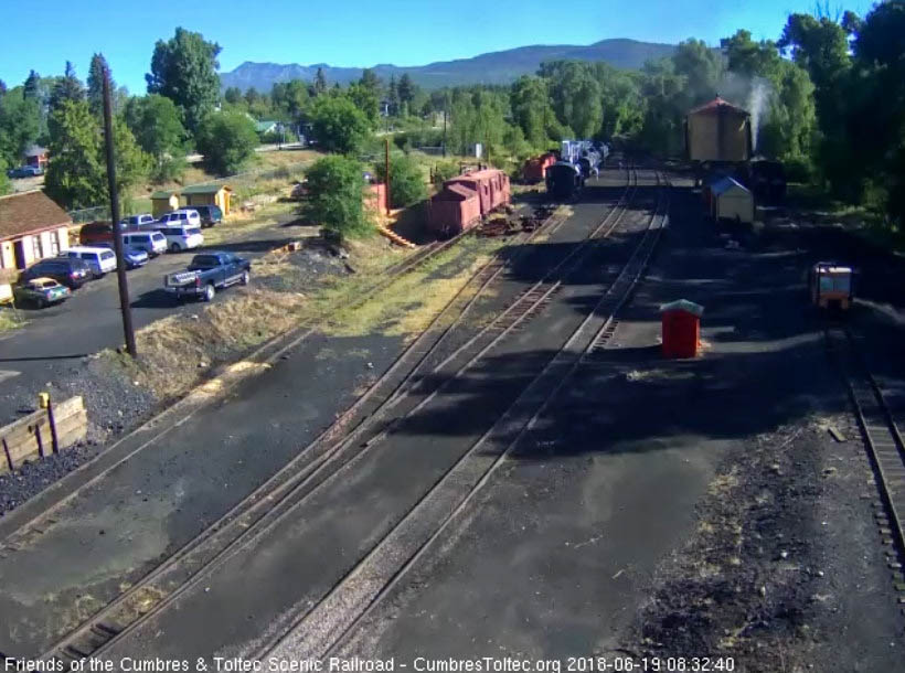 2018-06-19  The 487 takes on water for the run up to Cumbres.jpg