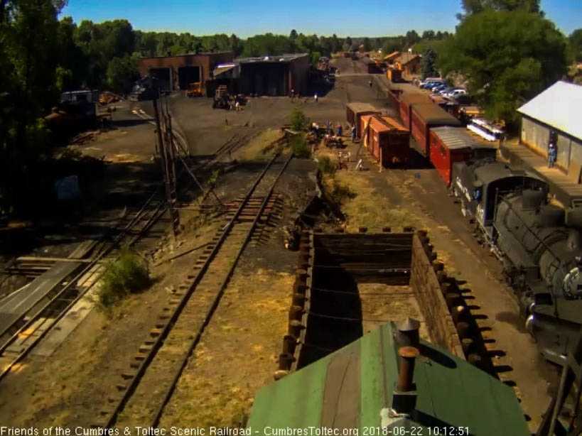 2018-06-22 The 487 has come out of south yard with 5 additional cars.jpg