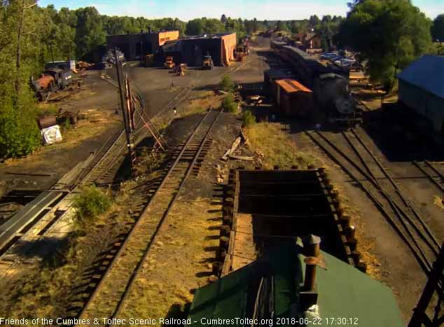 2018-06-22 Now 488 shoves into south yard.jpg