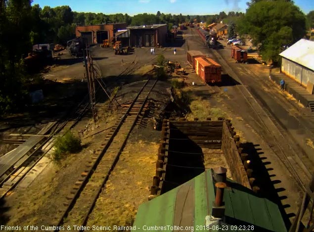 2018-06-23 The 8 car train 216 is now in loading position.jpg