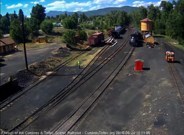 2018-06-24 The 484' is coming by the speeder sheds.jpg