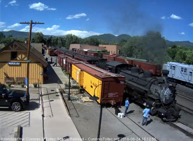2018-06-24 The 484 is slowing as the engineer waits for the stop signal.jpg