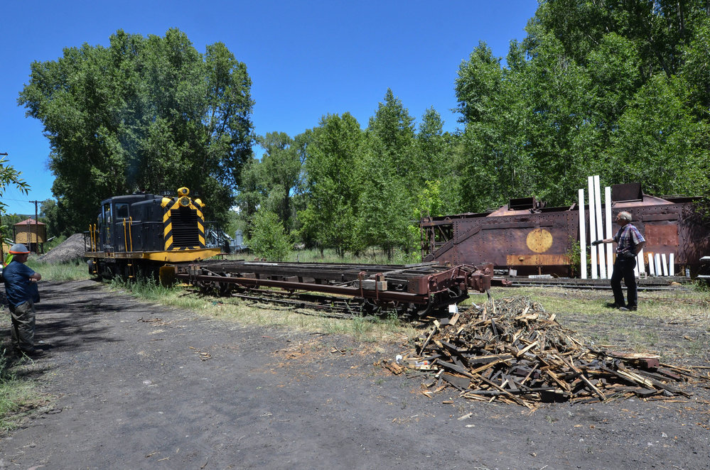 2018-06-21 The 15 is in the swamp moving the flat car that was being worked on_.jpg