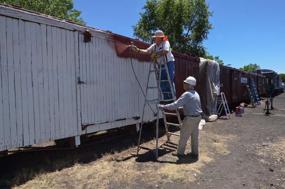 2018-06-26 We can really see the paint coming out of that spray nozzle.jpg