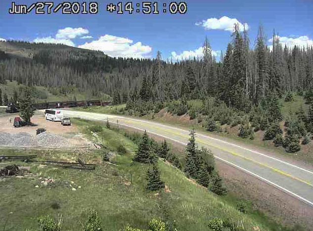 2018-06-27 The 215 is crossing route 17 at Cumbres with what looks like 8 cars.jpg
