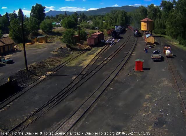 2018-06-27 The 484 is passing the tank.jpg