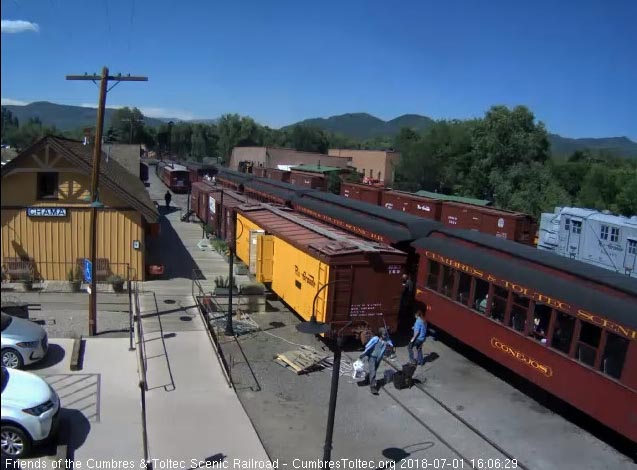 2018-07-01 Stopped as the cleaners head to the train and passengers get off.jpg