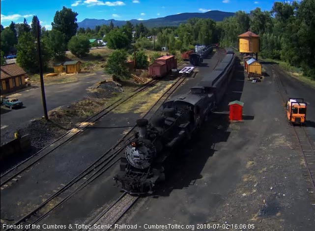 2018-07-02 The 488 comes up to the tipple as the speeder enters the yard.jpg