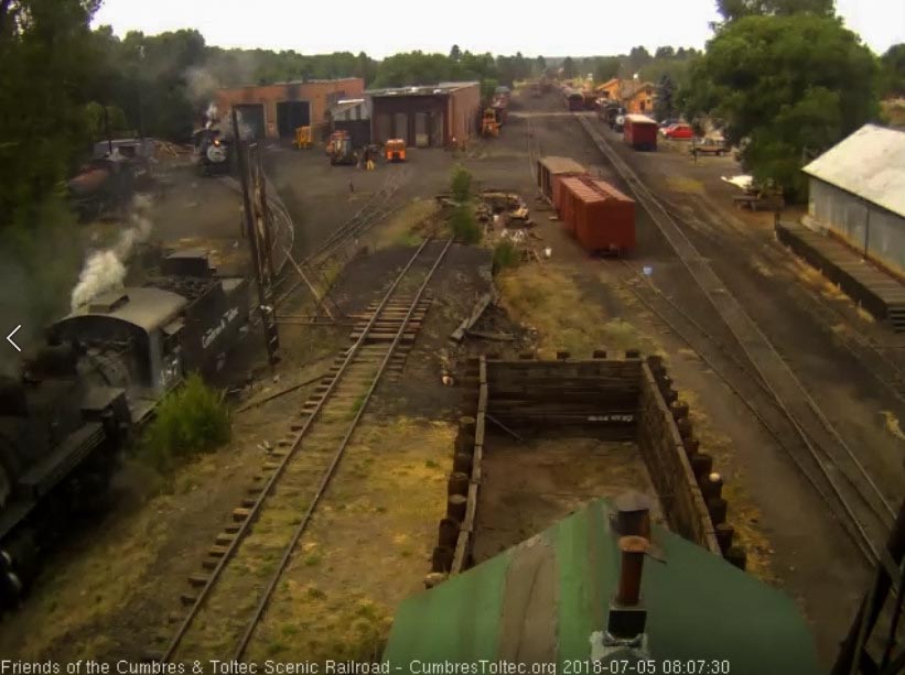 2018-07-05 The 487 has moved over the pit while 484 has its headlight on.jpg
