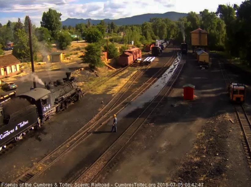2018-07-05 The 487 is back at the tank to wash the added coal while 484 take coal on.jpg