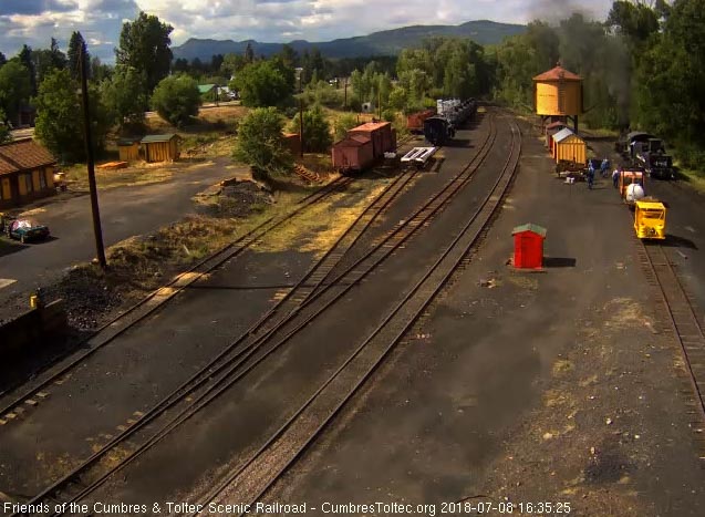 2018-07-07 The 484 moves by the speeder sheds as some of the students walk out to the north end of the yard.jpg