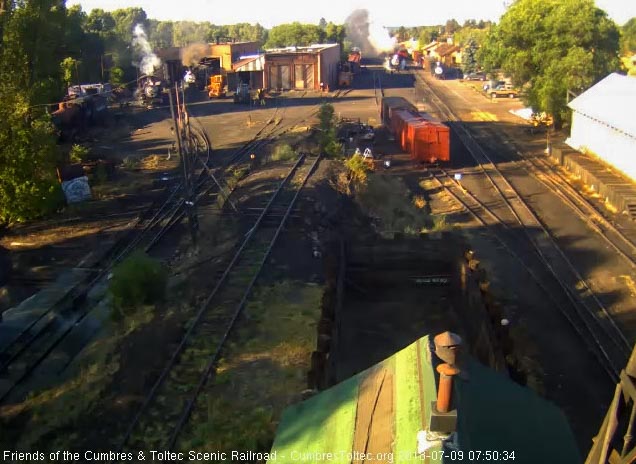 2018-07-09 The 484 gets the student train moving a little early.jpg