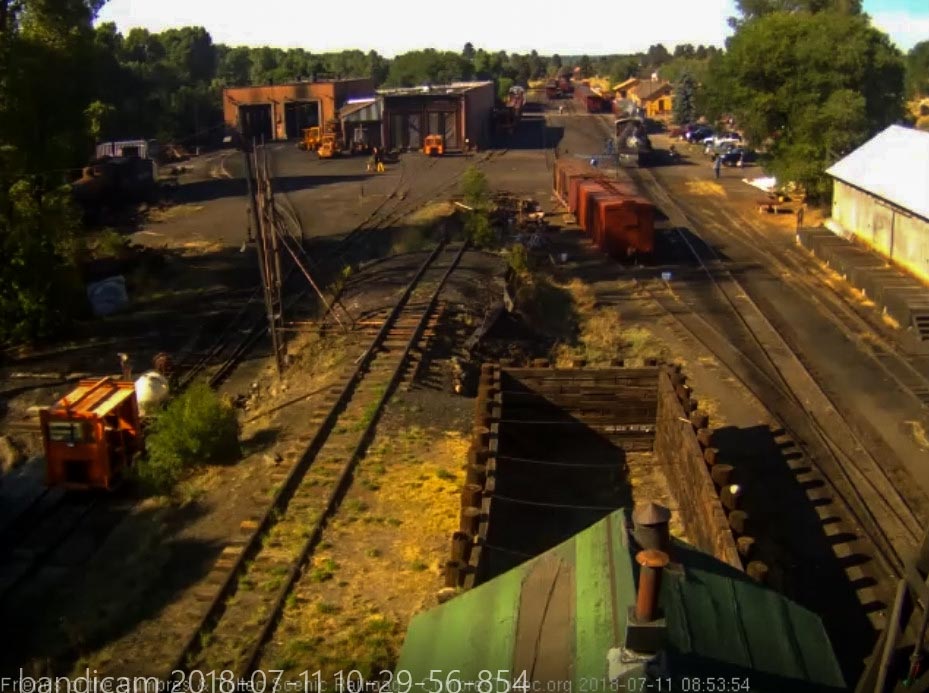 2018-07-11 With the wash of the newly added coal done, the hostlers leave the 487 for the road crew.jpg