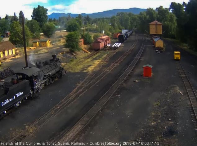 2018-07-16 The loader is just about to dump a bucket full into the tender of 488.jpg