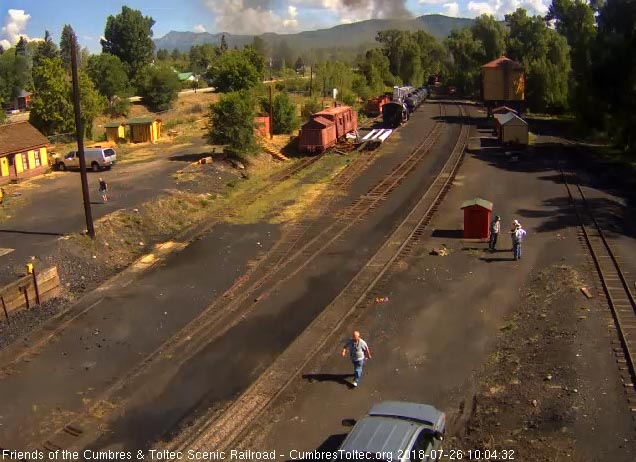 2018-07-26 The last cars of the train round the curve north of the yard.jpg