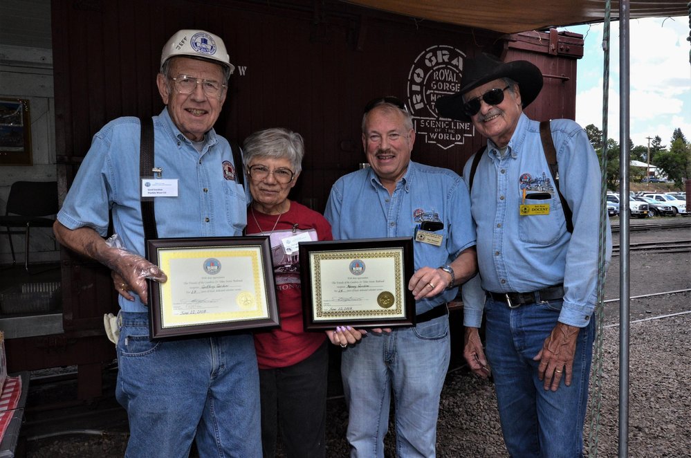 2018-07-26 Geof and Nancy Gorden get the 25 year reconition.jpg
