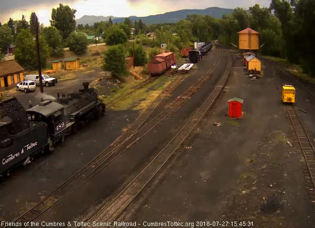 2018-07-27 The loader begins to dump coal into the tender of 489.jpg