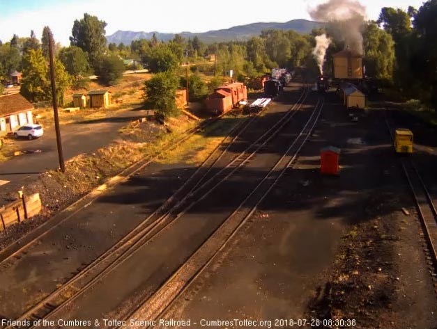 2018-07-28 The 487 is now on the east side of the tank getting water as 463 is on the west side washing coal.jpg