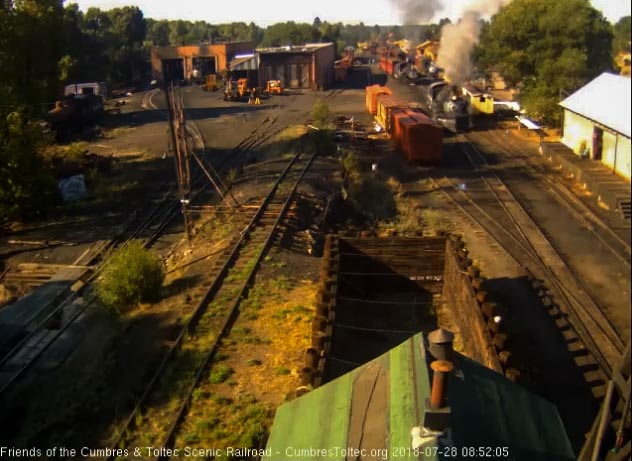 2018-07-28 The 463 is coming out with 2 extra coaches as 487 heads for its second wash.jpg