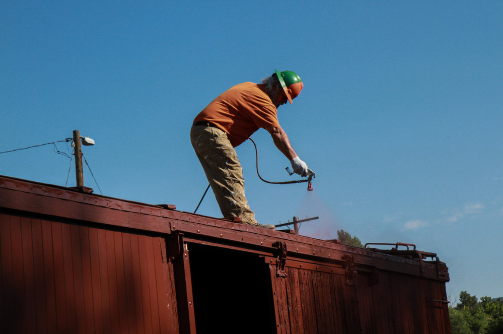 2018-07-28  2018-07-28 Spray painting the roof of 3090, lets hope the heavy rains that came later did not mess this up.jpg