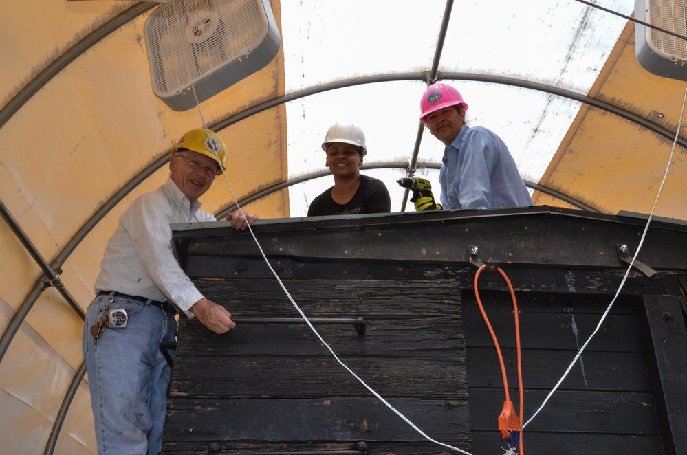 2018-07-28 The crew working on sheep car 5674 are under cover with ventilation.jpg