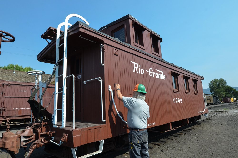 2018-07-30 Brad does a little touch up work on caboose 0306.jpg