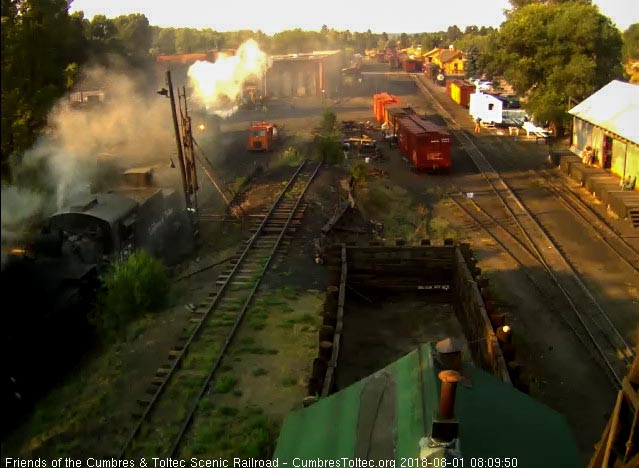 2018-08-01 A second locomotive has come up behind the 487, double header.jpg