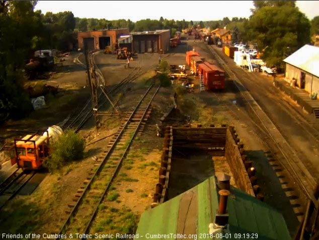 2018-08-01 The 487 has backed onto the train with the extra coach making it a 9 car 216.jpg