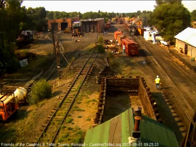 2018-08-01 The 487 has pulled its 9 car train into loading position.jpg