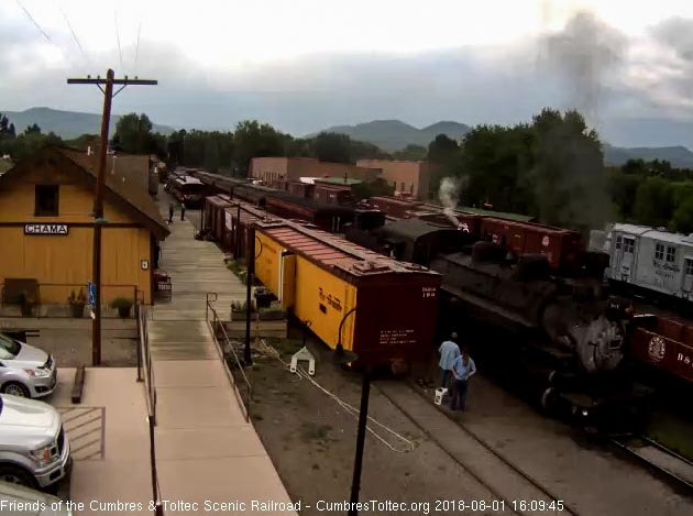 2018-08-01 The 484 is starting to slow for its stop.jpg