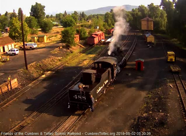 2018-08-02 One of the hostlers directs the one at the throttle as the 488 backs down.jpg
