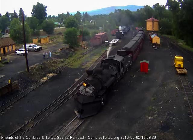 2018-08-02 The 487 nears the tipple as 3 Friends wave from the bank.jpg