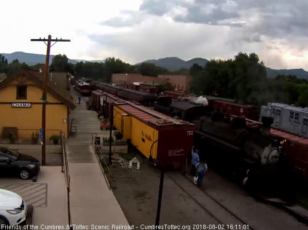 2018-08-02 The 487 is slowing for the stop.jpg