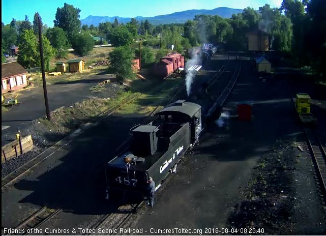 2018-08-04 The 487 backs toward the coal dock lead as 463 is at the tank.jpg