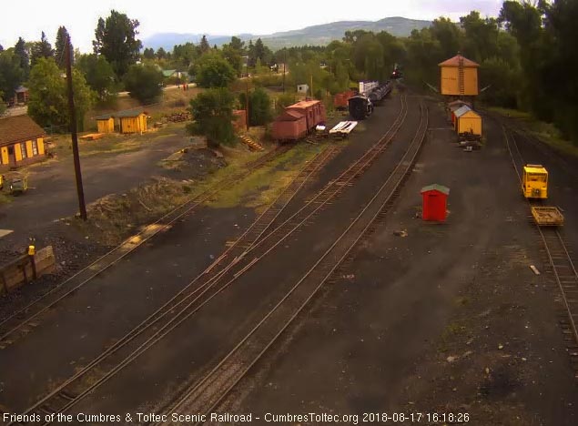 2018-08-17 The 487 comes around the curve into Chama yard.jpg