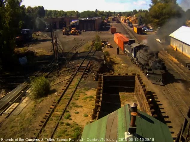2018-08-18 487 has gone into the connector track and coupled onto the 2 cars closest to the tipple.jpg