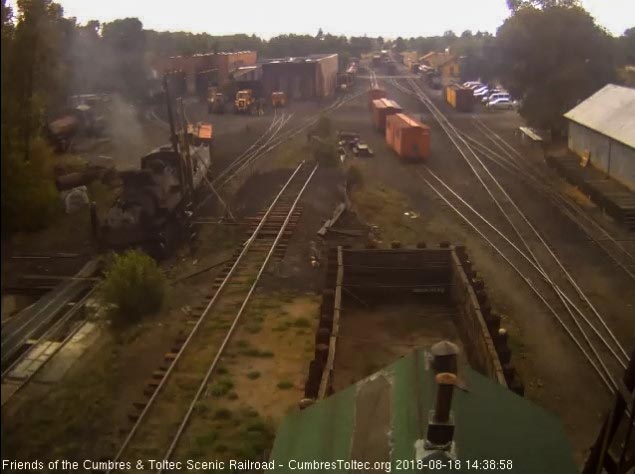 2018-08-18 The 487 is coming out of the west stall with a box car.jpg