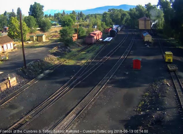 2018-08-19 The 487 is now at the tank filling its cistern and washing coal.jpg