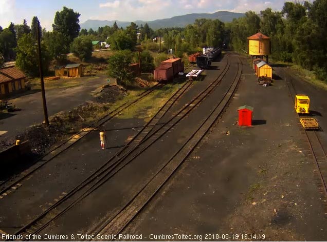 2018-08-19 The 484 comes around the curve and comes into Chama yard.jpg