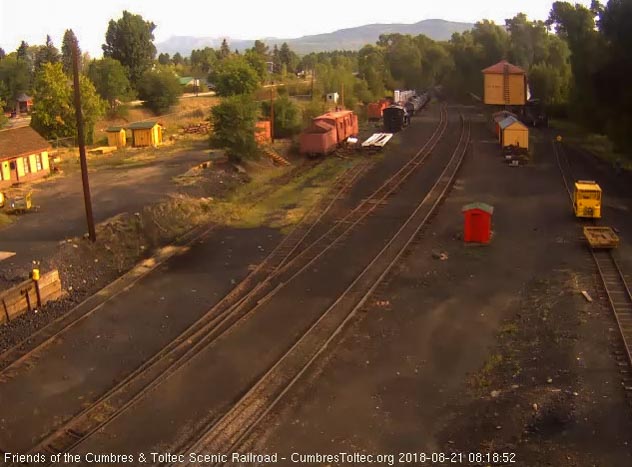 2018-08-21 The fire clean, they move down to the tank to fill the cistern and wash the coal.jpg