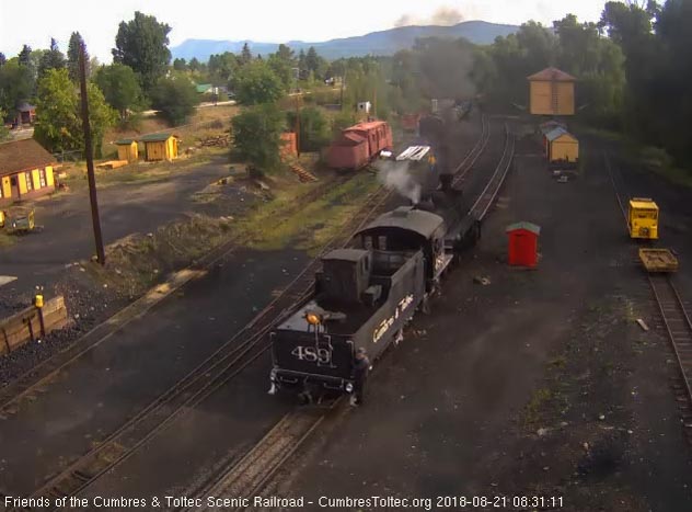 2018-08-21 Tank full and coal washed, the hostlers back the 489 toward the coal lead swtich.jpg